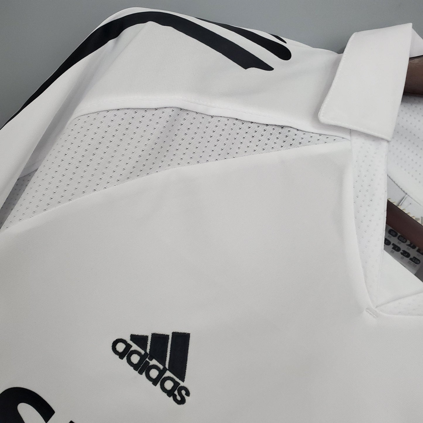 Camisa Retrô Real Madrid 2005/06 I