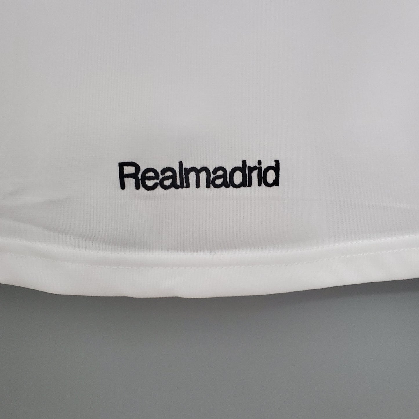 Camisa Retrô Real Madrid 2005/06 I