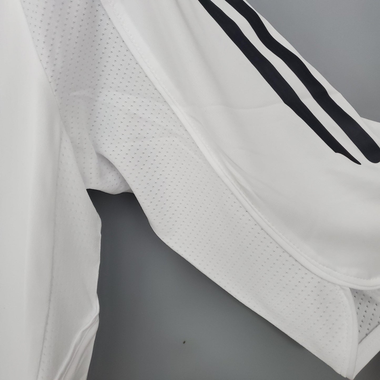 Camisa Retrô Real Madrid 2005/06 I