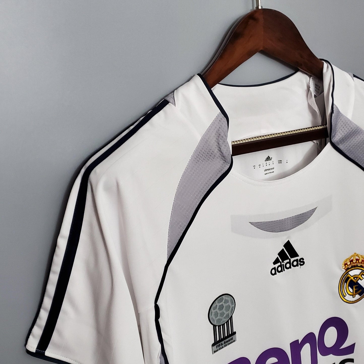 Camisa Retrô Real Madrid 2006/07 I