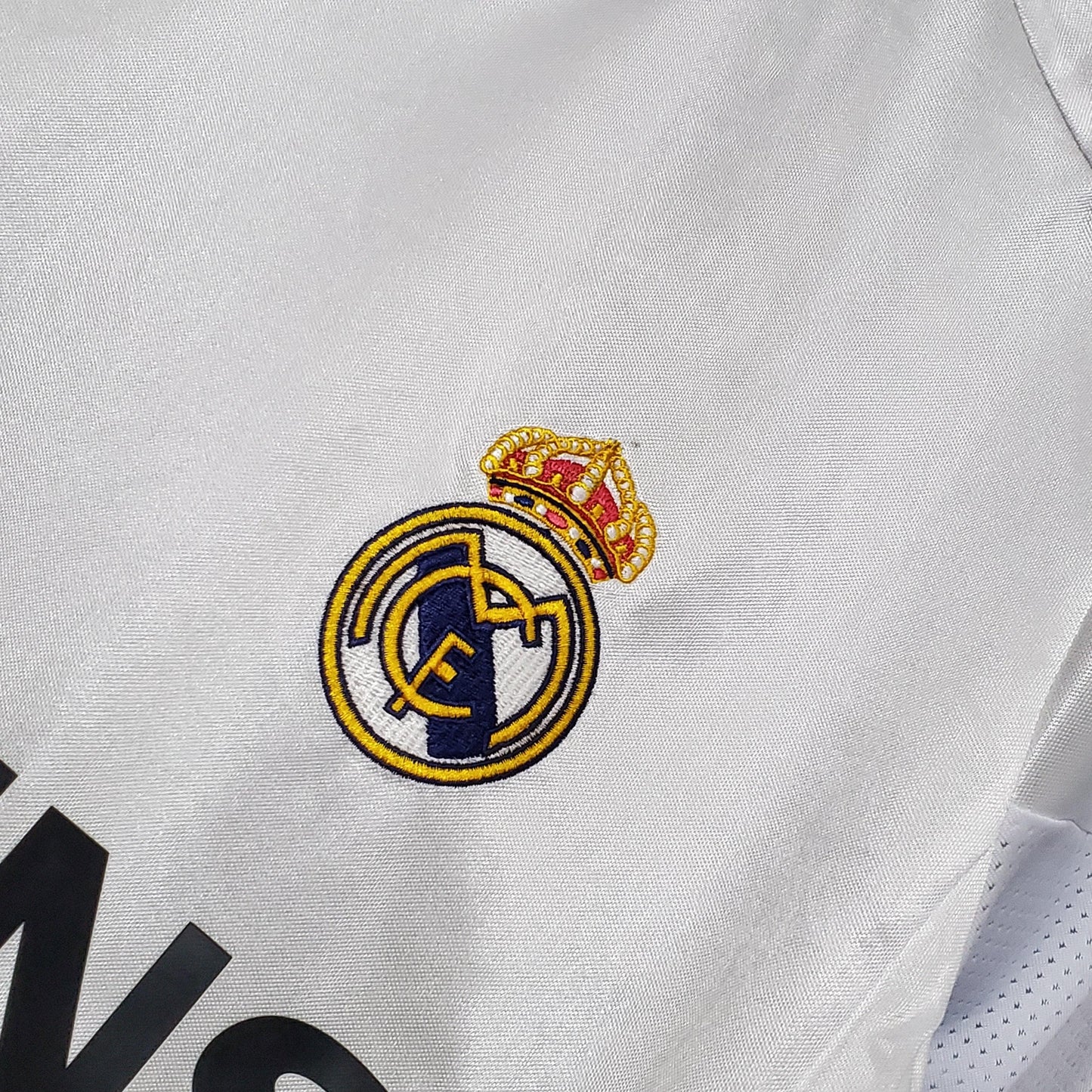 Camisa Retrô Real Madrid 2004/05 I