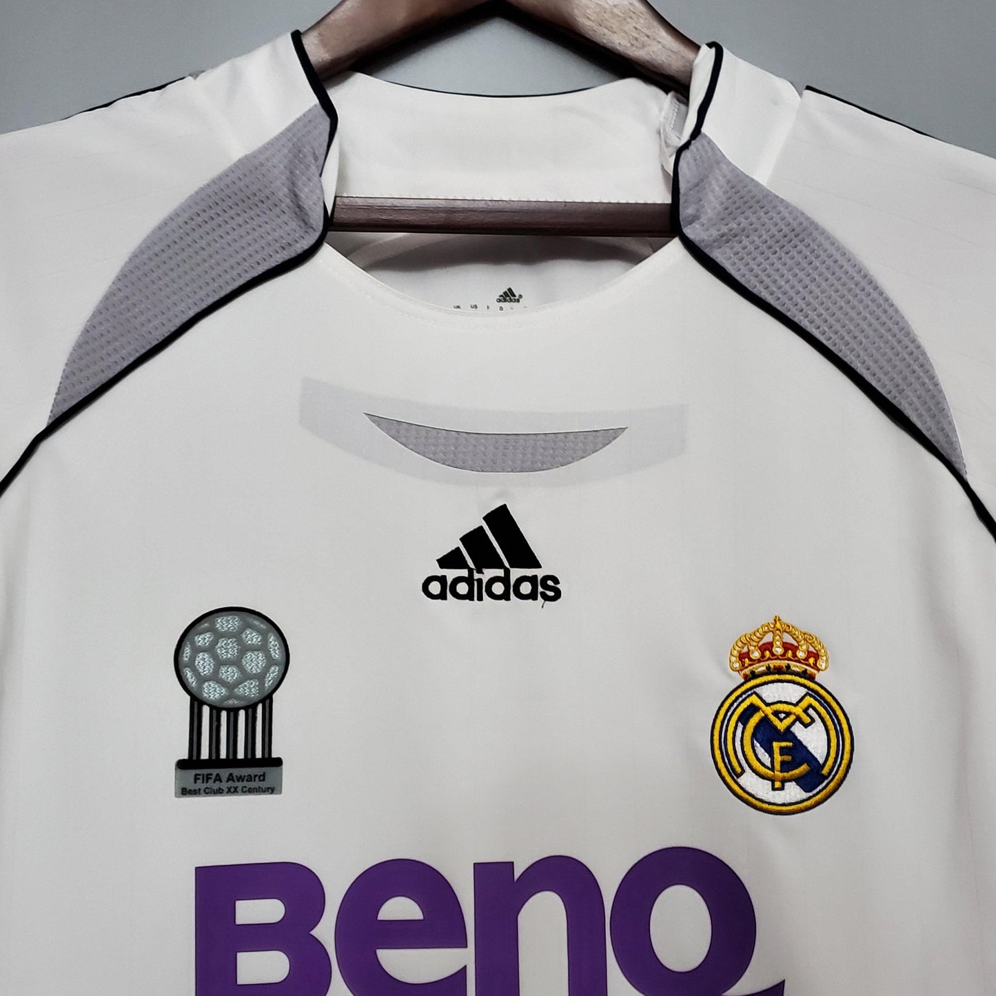 Camisa Retrô Real Madrid 2006/07 I
